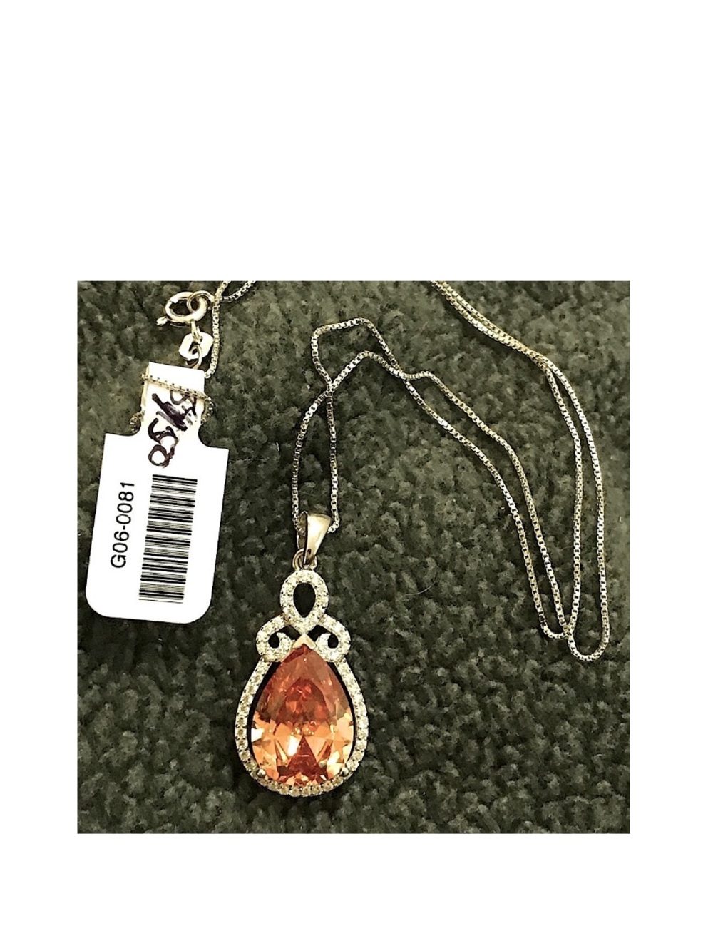 NEW beautiful crystal necklace ⭐️⭐️⭐️⭐️